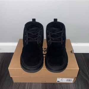 UGG Neumel Chukka Boots Women’s Size 9